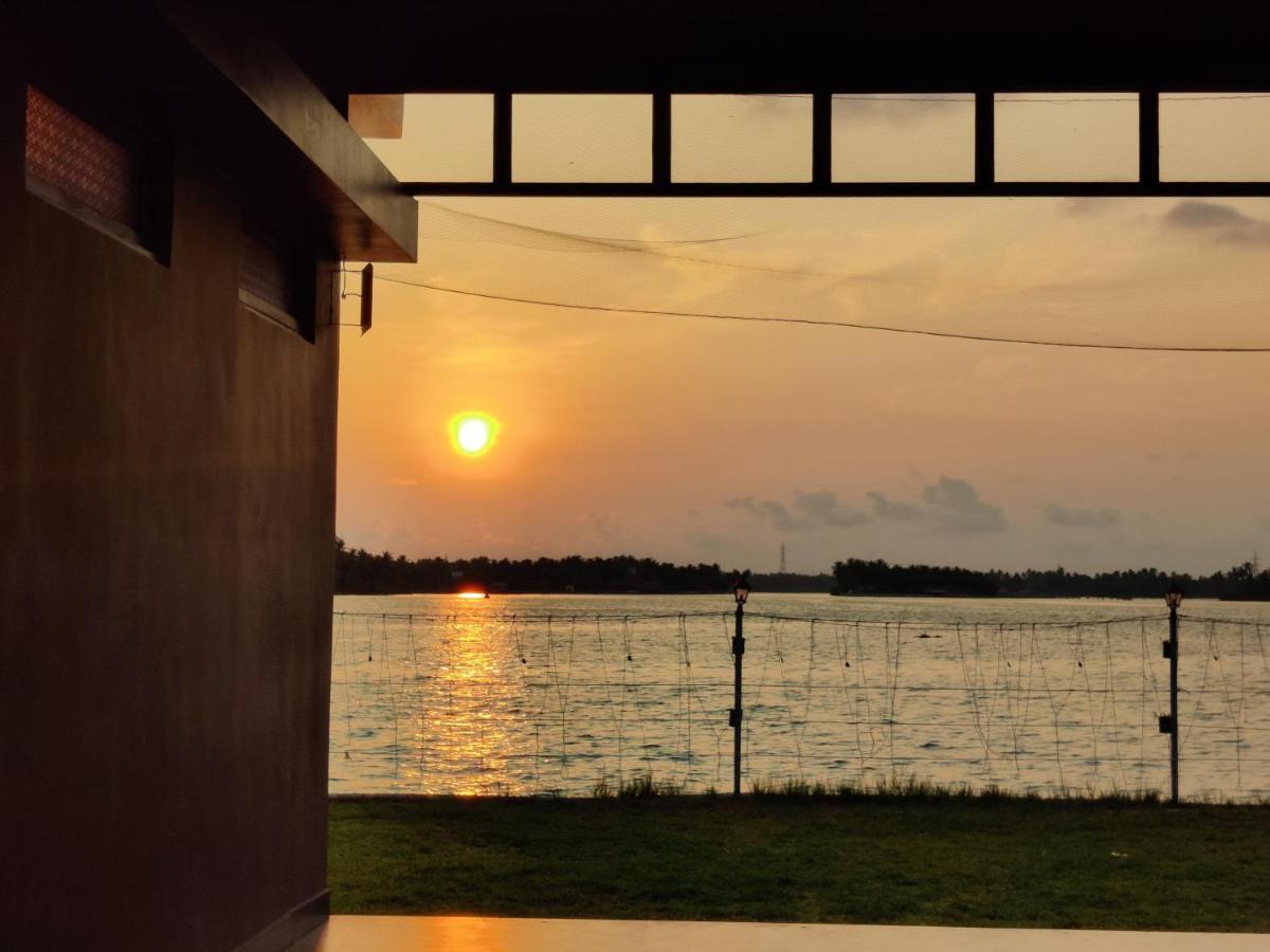 Appartement Wind &Waves à Kollam Extérieur photo