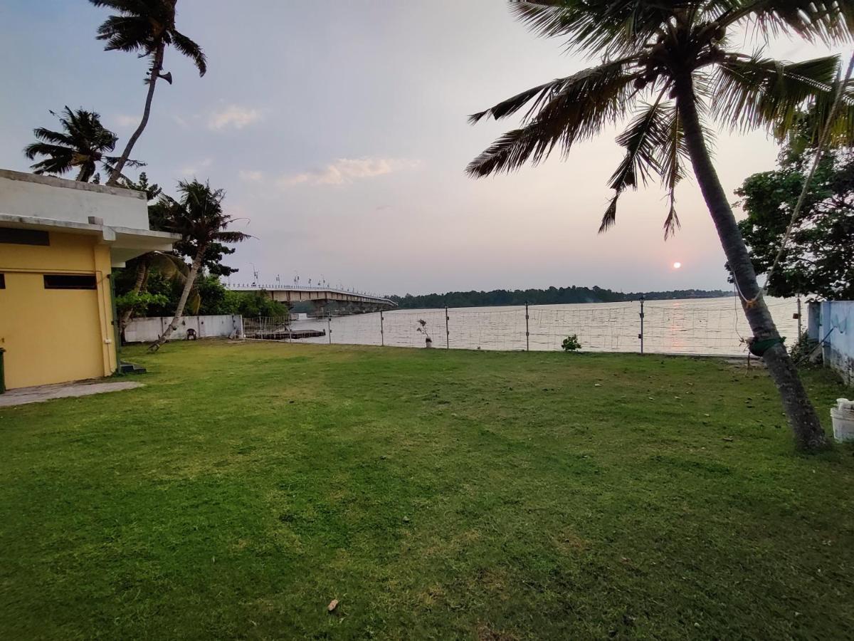 Appartement Wind &Waves à Kollam Extérieur photo