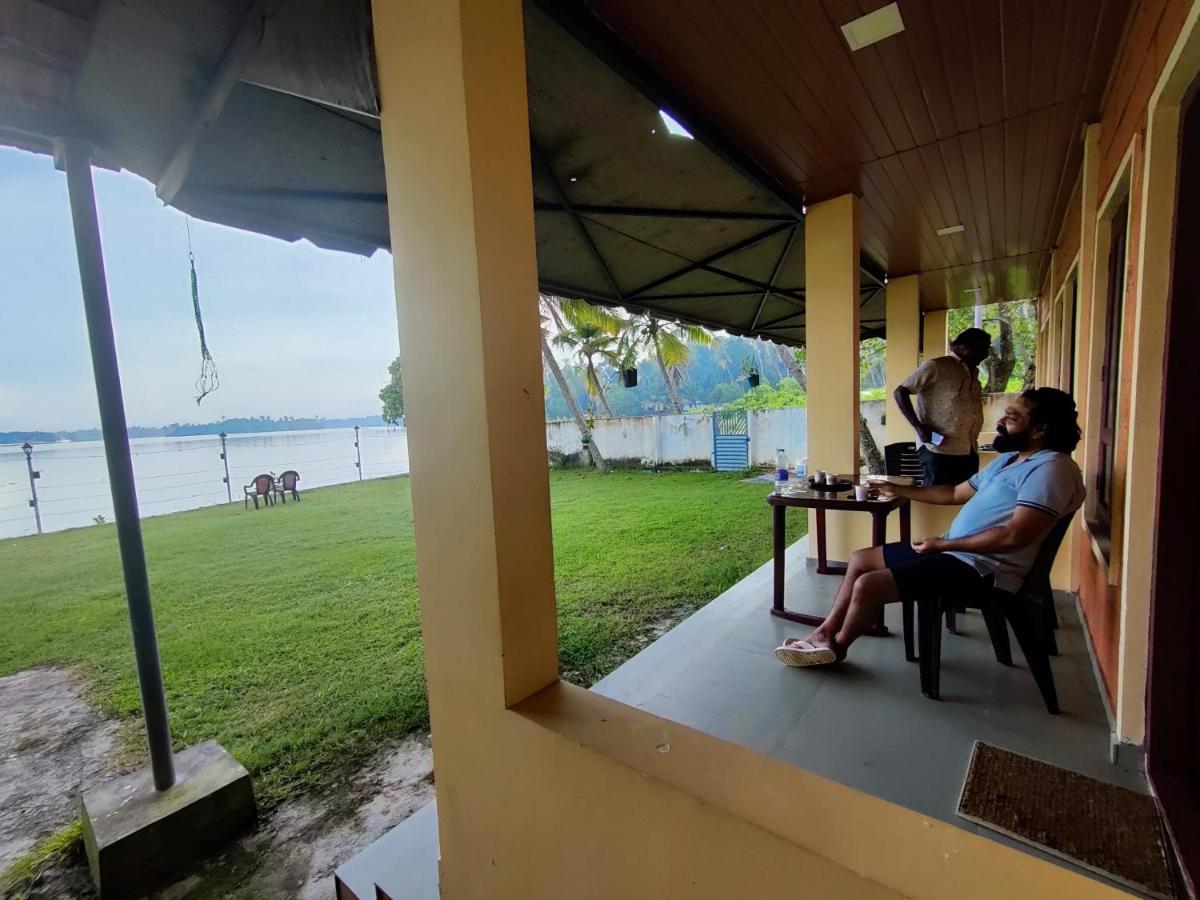 Appartement Wind &Waves à Kollam Extérieur photo